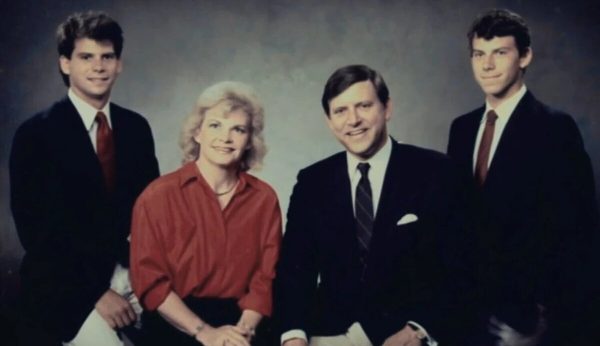 Реальное фото реальной семьи Менендес