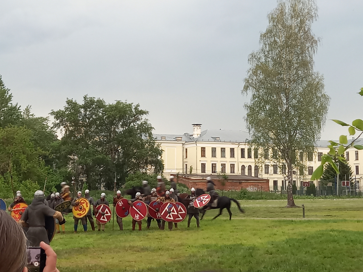 Реконструкторы в Комсомольском парке. Фото мое, как и все остальные в данной статье.
