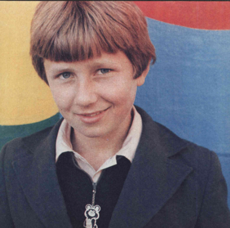 Фото с обложки журнала "Семья и школа", номер 10, 1979 год. Как, интересно, сложилась судьба этого парня?