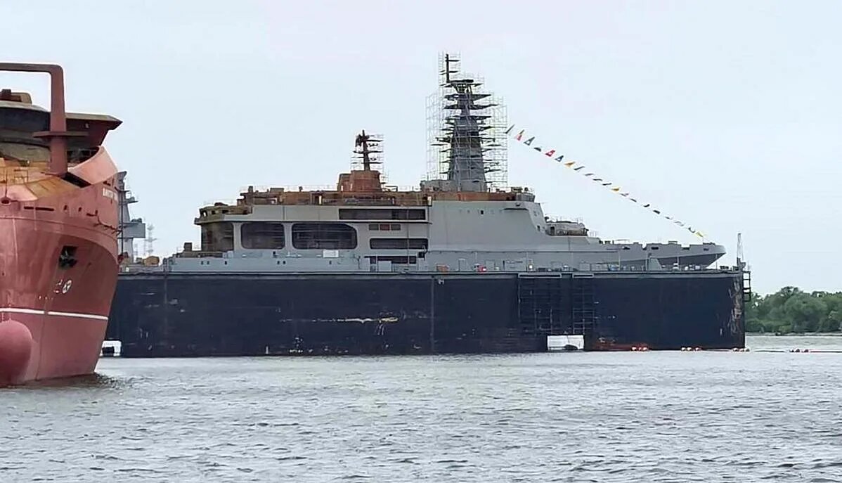 Еще одно фото нового БДК с другого ракурса. Источник: Curious / forums.airbase.ru