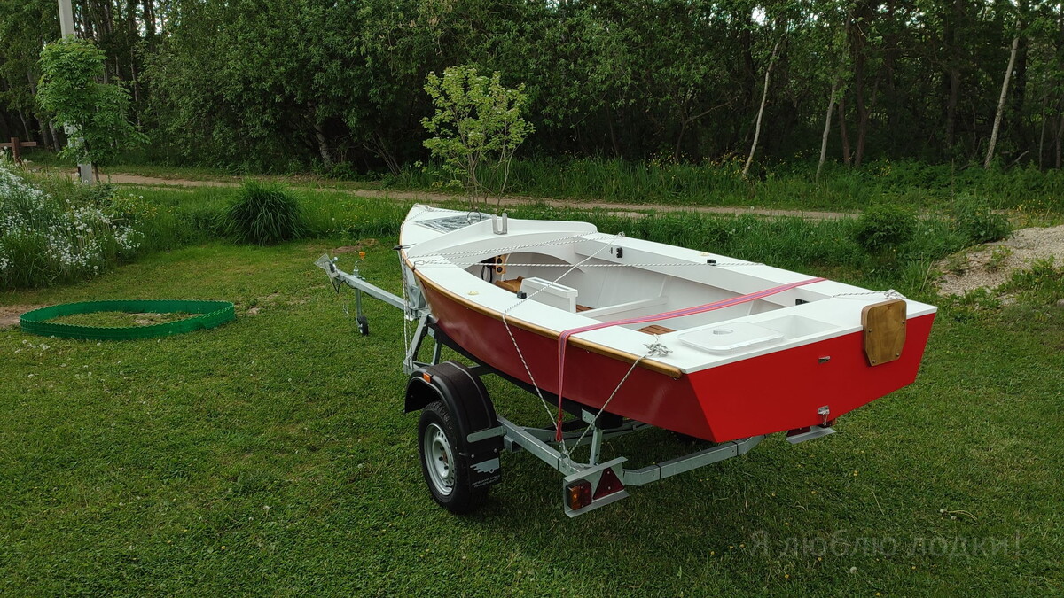 Прицеп без номерного знака: хилая у него рамка :)