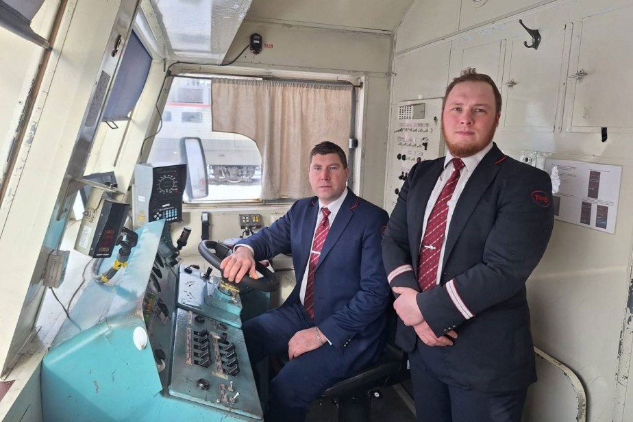 Павел Молчанов - на фото слева