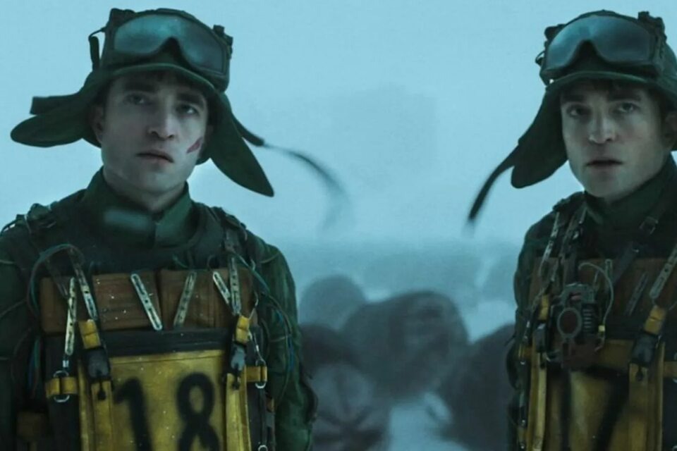 Роберт Патиссон в роли Микки.