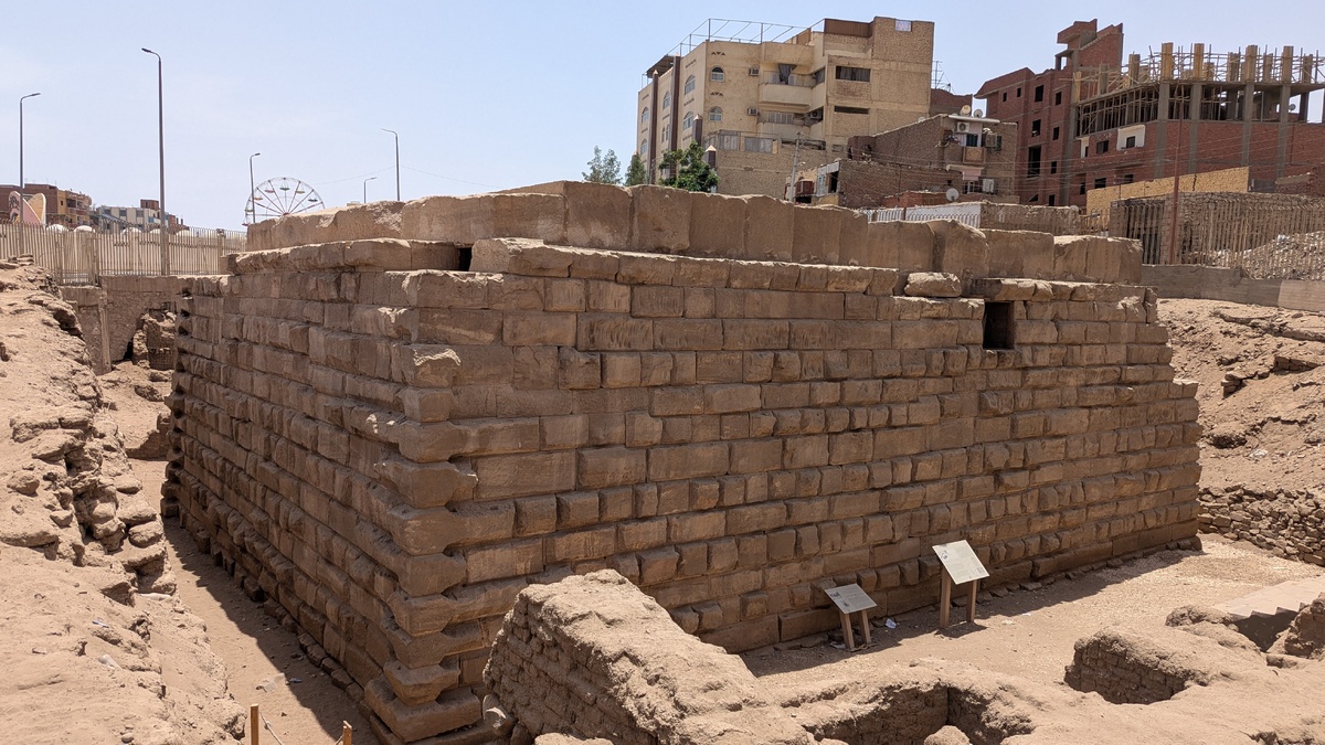 Похож на сейф