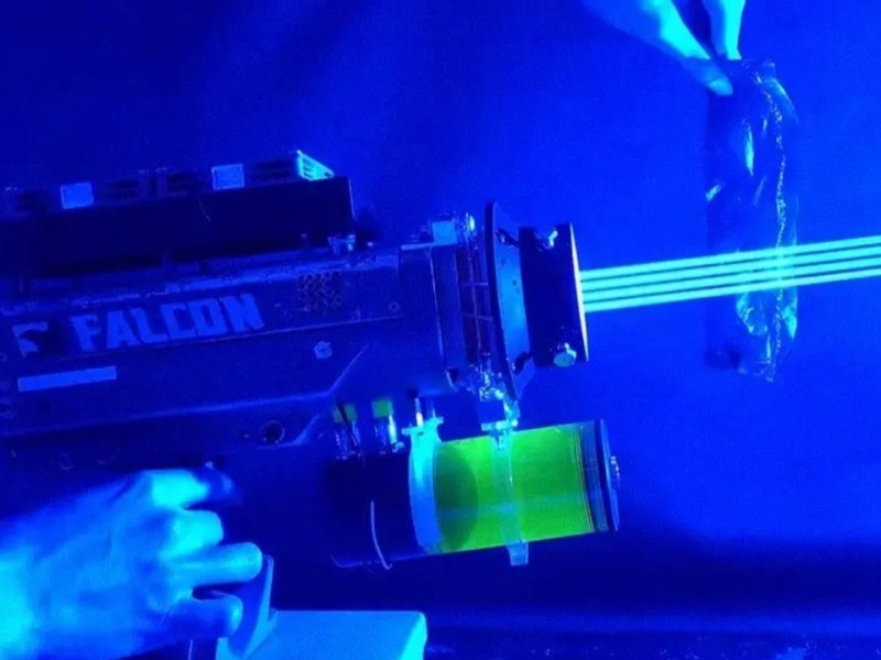    Блогер собрал настоящий лазерный пистолет [ВИДЕО]