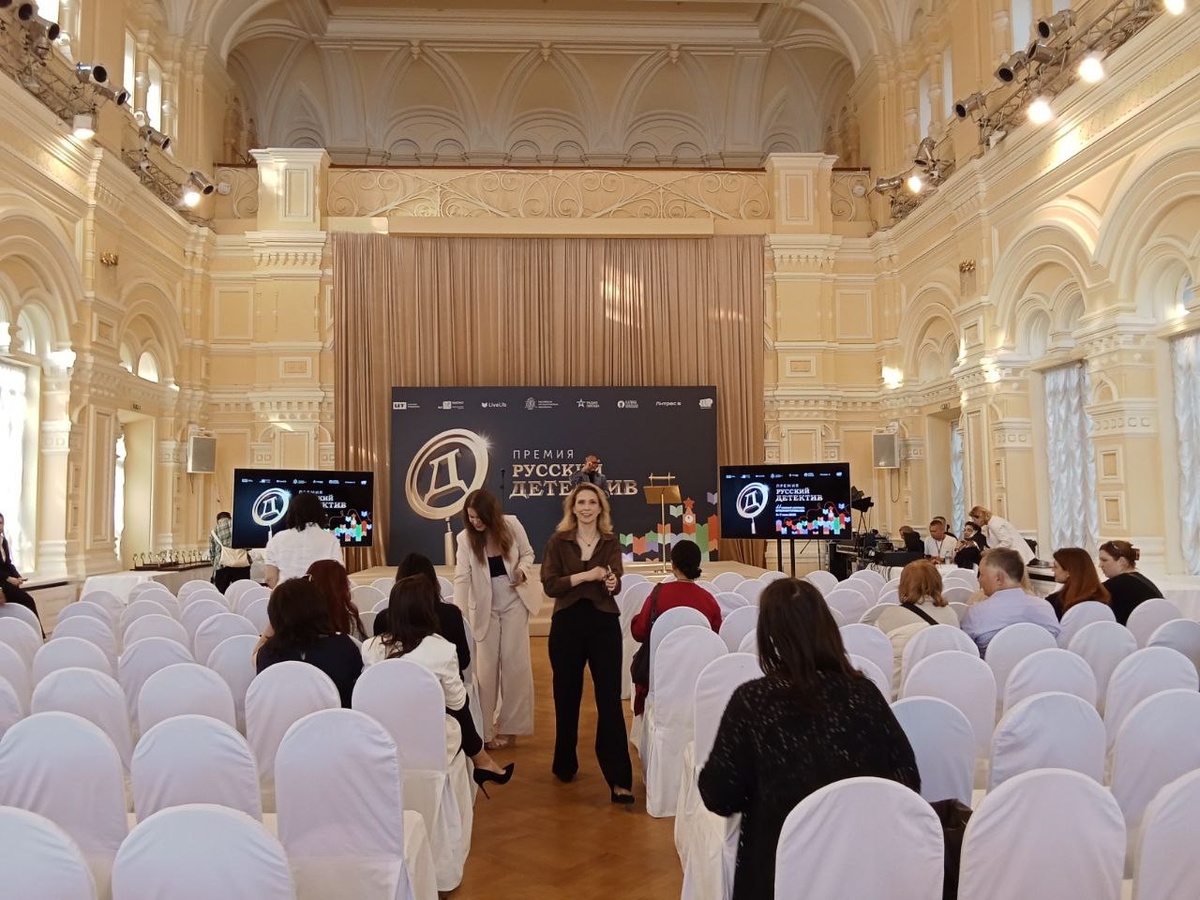 Вид на сцену