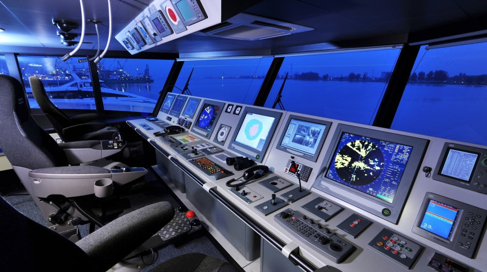    Почему капитанский мостик в корме если с носа видно дальше — разгадка морской тайны