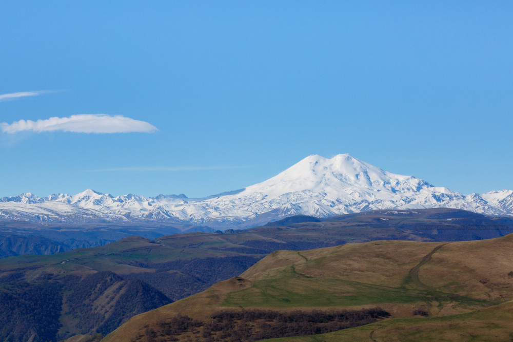 1. Облако в виде летающей "тарелки" :)