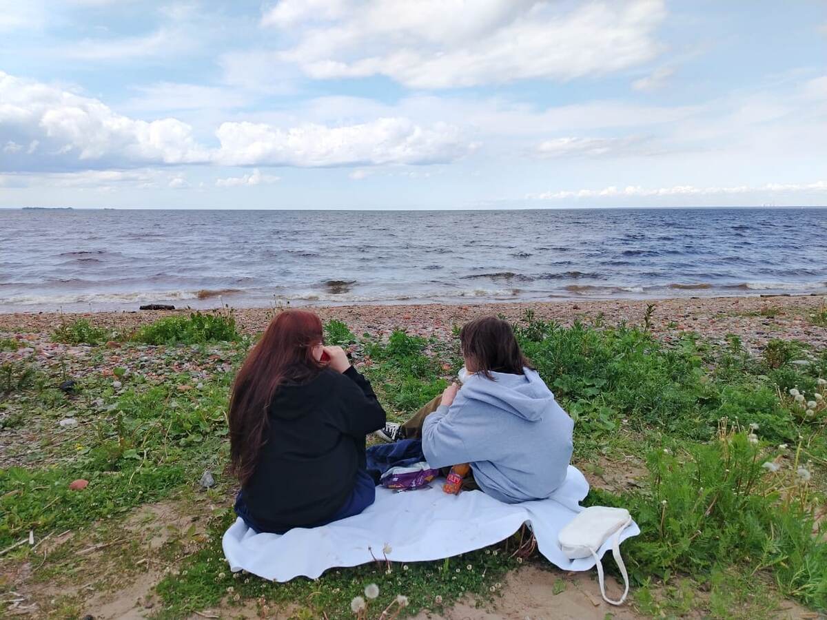 Присели, поели