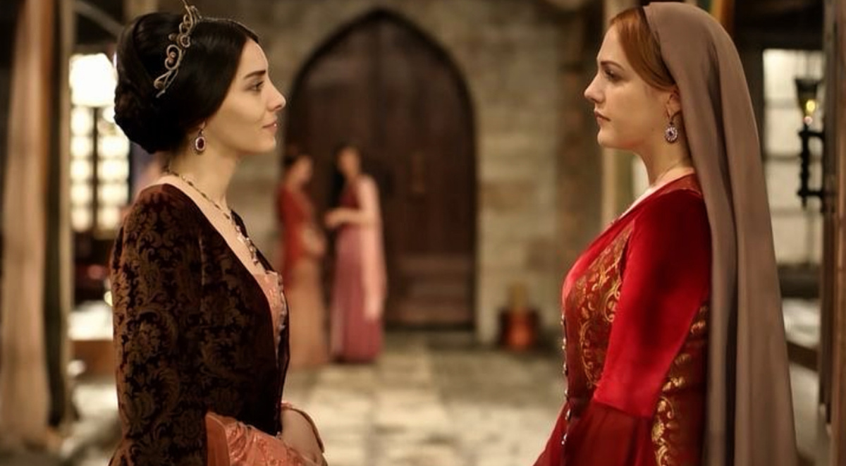 «счастливая луна» и «радость приносящая» 