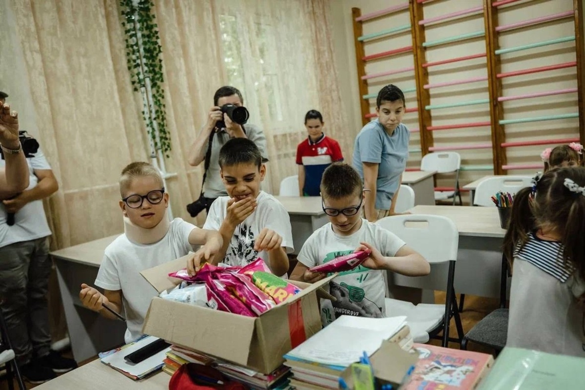    В Тульской области Александр Хинштейн навестил детей из курского приграничья