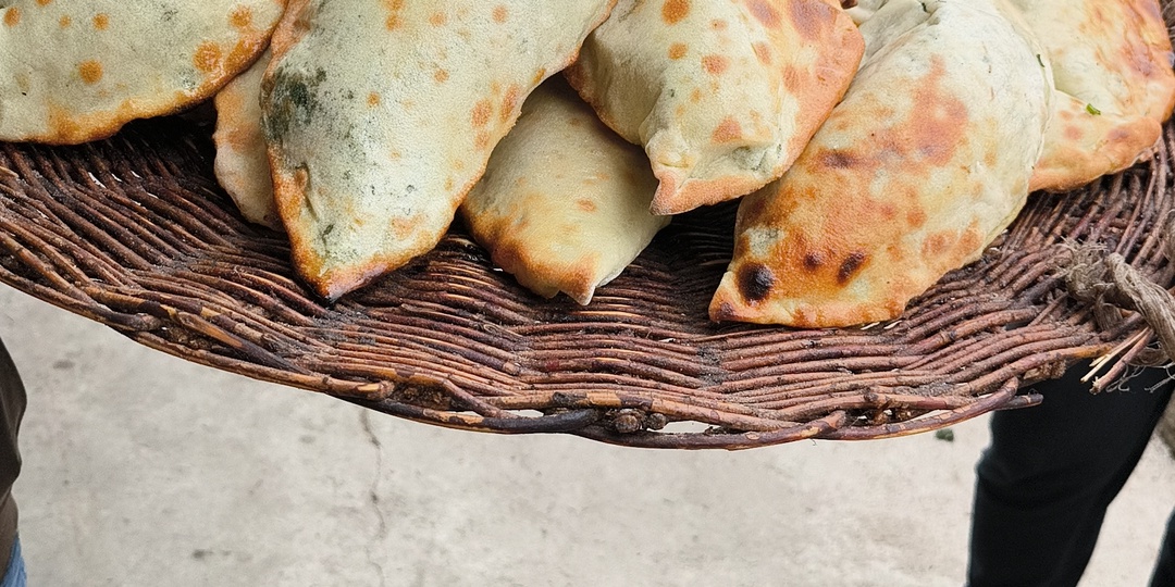 Ташкент. Едем в горы есть зеленую самсу. Чарвакское водохранилище