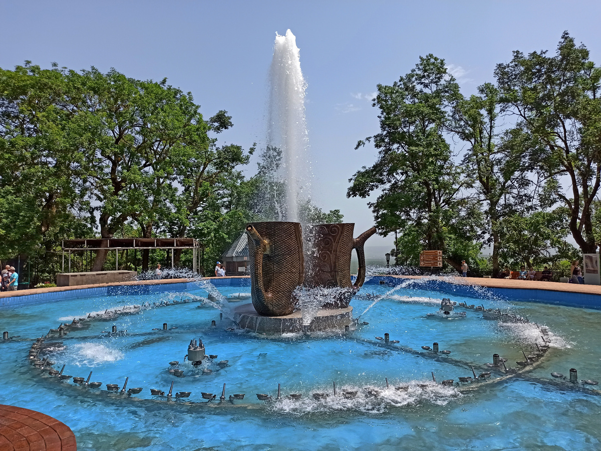 Фонтан с поильниками. Железноводск.