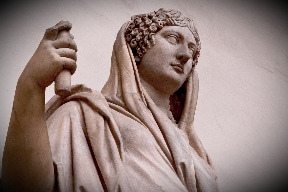 Изваяние матери юного императора.