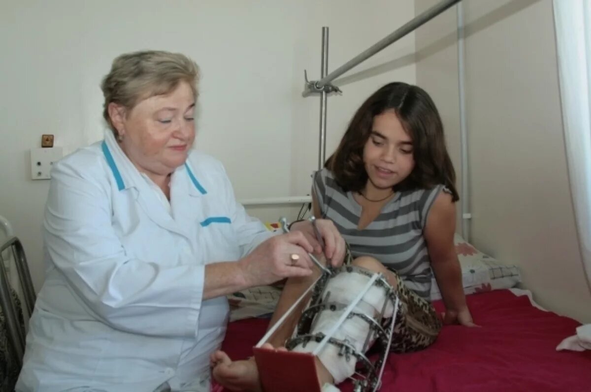    Принцип действия своего аппарата Илизаров подсмотрел в… колесе телеги. Спицы и кольца фиксируют кость, но не тормозят движение..