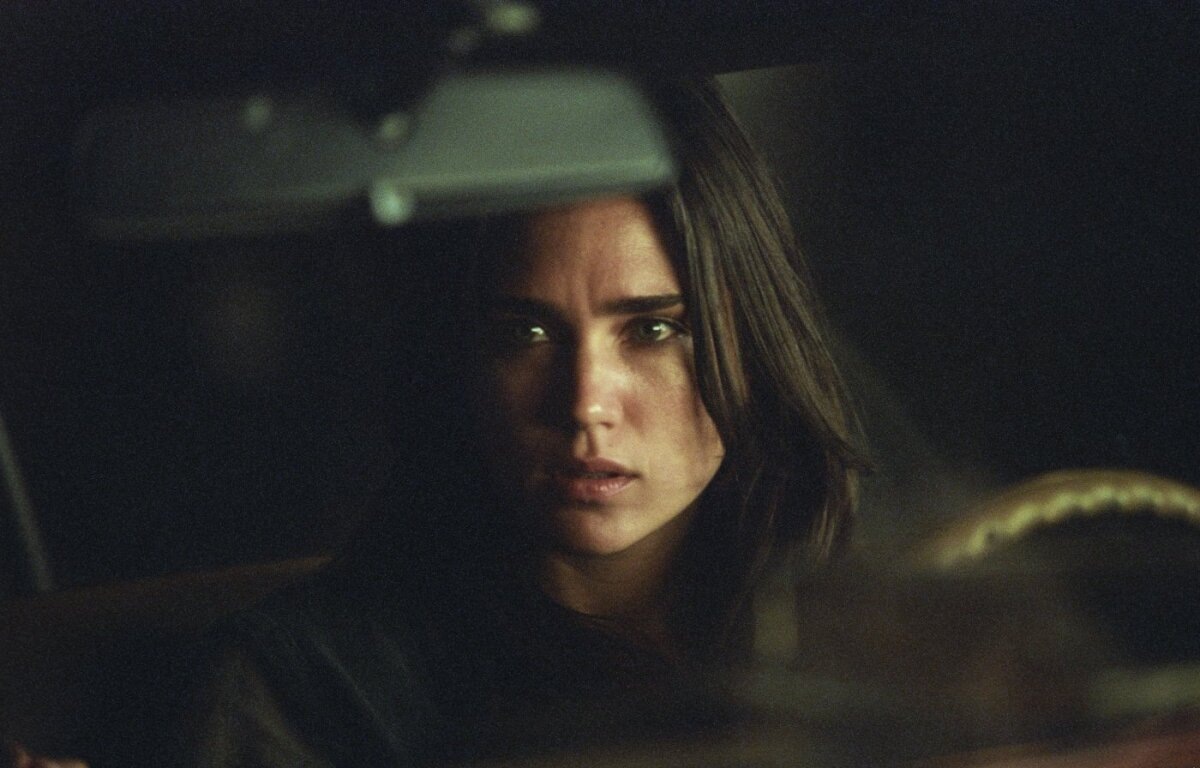 Кадр из фильма "Дом из песка и тумана" (2003), взят с портала kinopoisk.ru