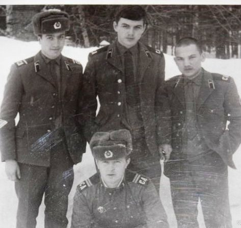 На фото: сидит - мл. сержант Быстров;
стоят: автор (в шапке); рядовой Тараканов; рядовой Аимбетов.
