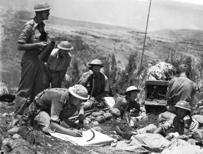 Военнослужащие 6-го австралийского полка ведут бой против вишистов возле города Марджъуюн. 10 июня, 1941 года. 