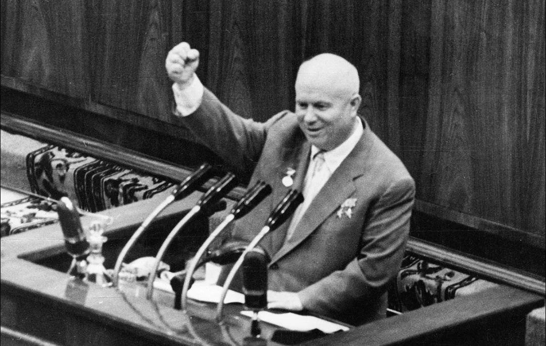 Никита Сергеевич Хрущёв за трибуной ООН, из интернета.