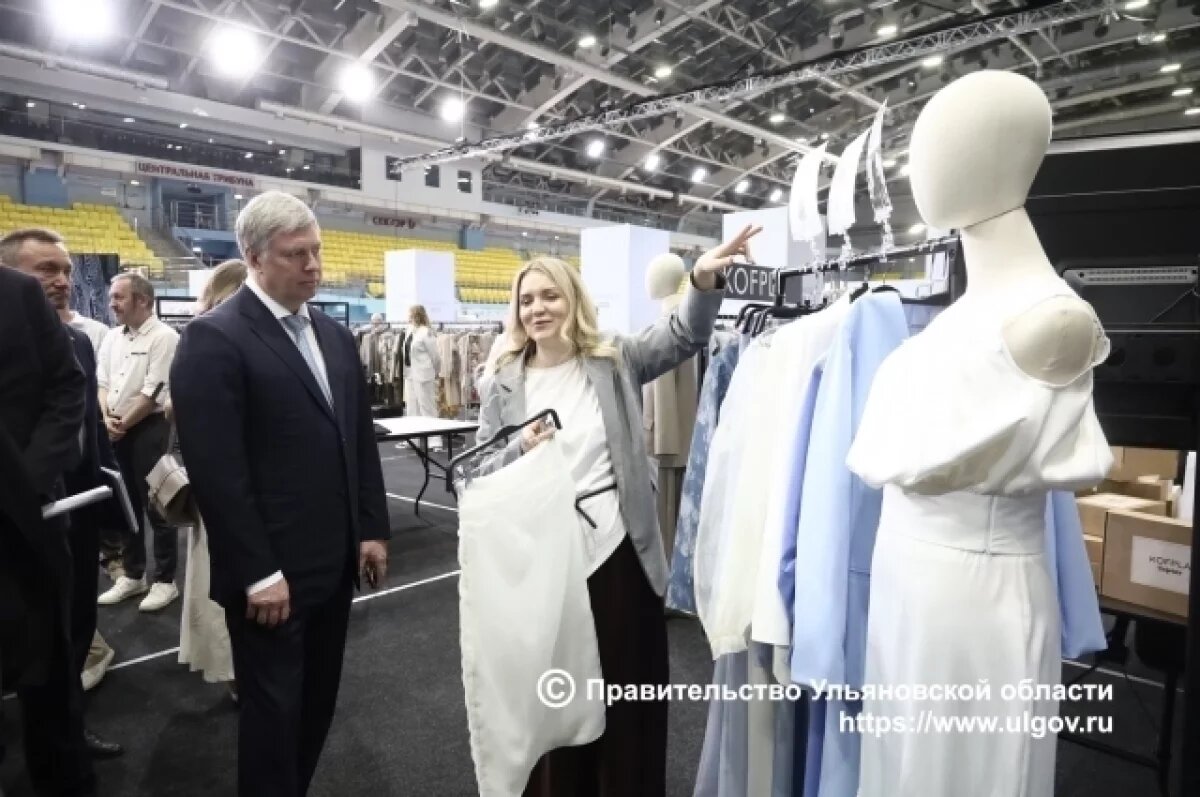    Алексей Русских поздравил с праздником работников лёгкой промышленности