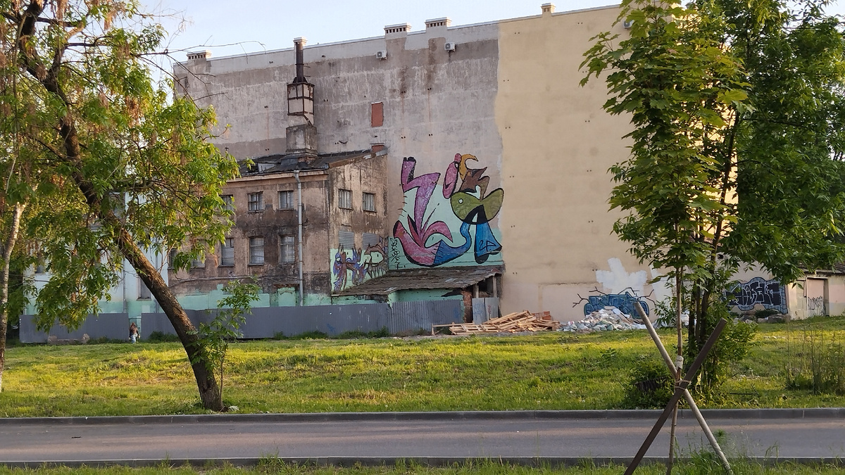 Этого рисунка не помню, пять лет назад его не было, новодел то есть