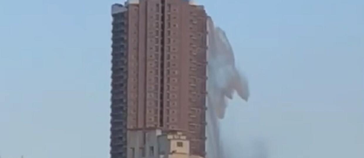 Вода из бассейна высотки выплеснулась во время землетрясения в Тайланде, март 2025, Магнитуда 7.7 баллов