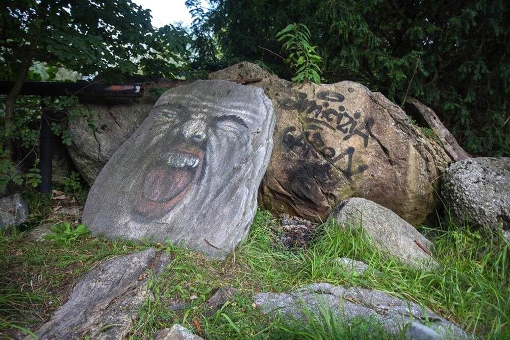 Консонно, итальянский город-призрак. Источник: Яндекс картинки