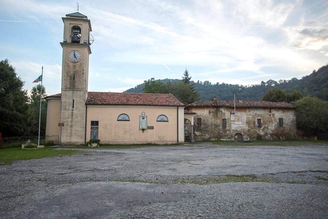 Церковь и дом священника. Источник: Яндекс картинки