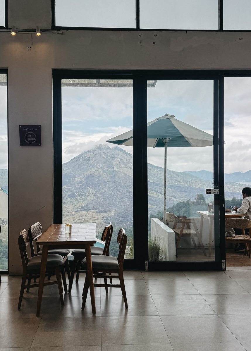 Кафешки с видом на вулкан