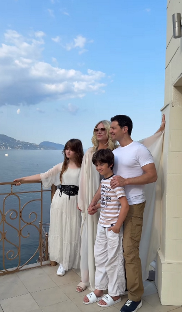Антон и Виктория Макарские с дочкой Машей и сыном Ваней. Фото: соцсети