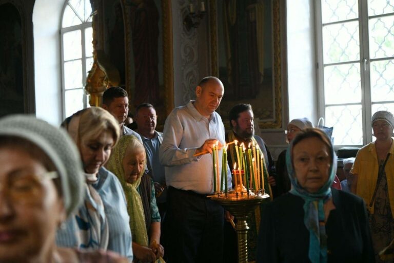    Солнцев встретил Троицу в храме и поздравил православных оренбуржцев с праздником Белов Михаил Александрович