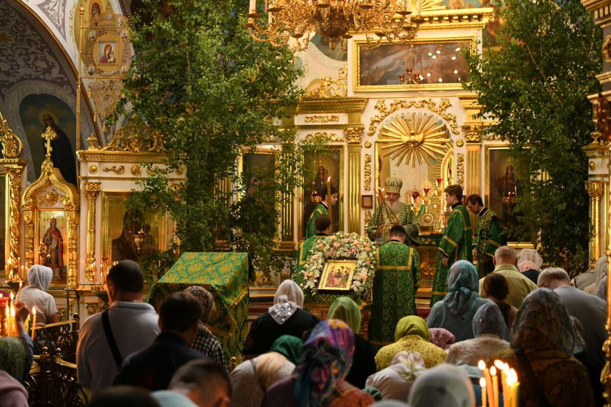  📷    Солнцев встретил Троицу в храме и поздравил православных оренбуржцев с праздником Белов Михаил Александрович