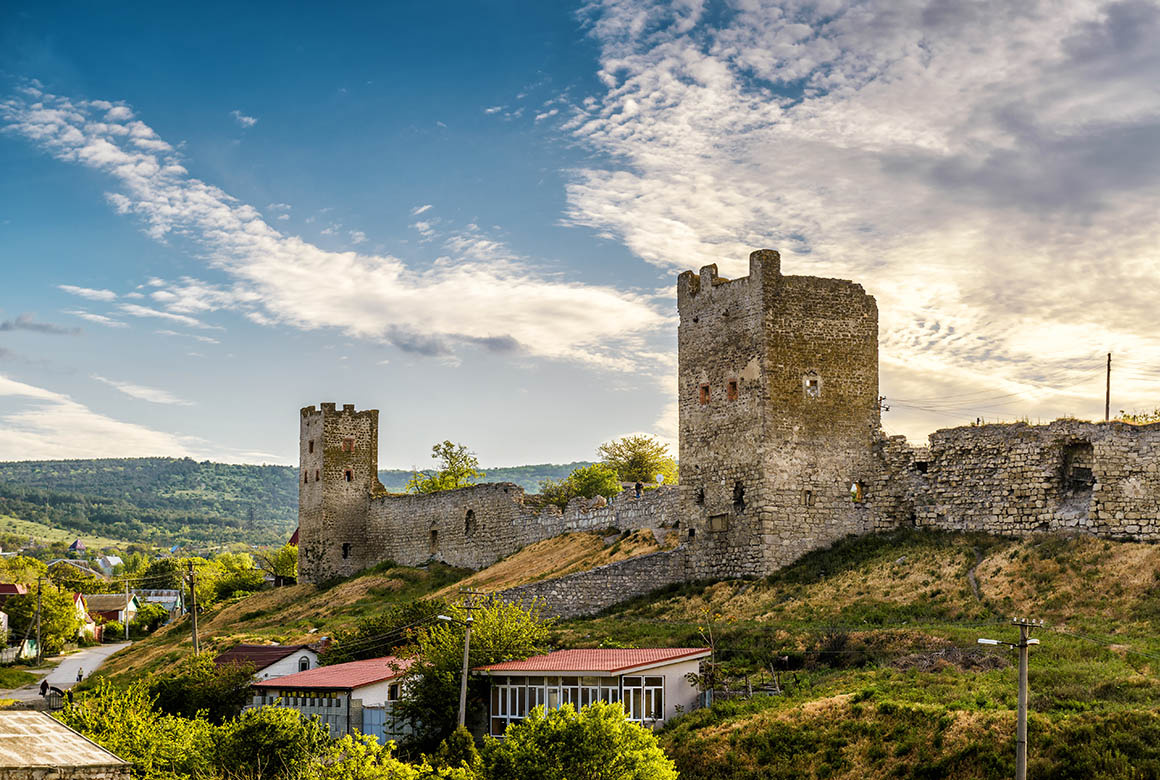 Генуэзская крепость в Феодосии. Отголоски Кафы в современной Феодосии. (Источник: feodosia.sutochno.ru)