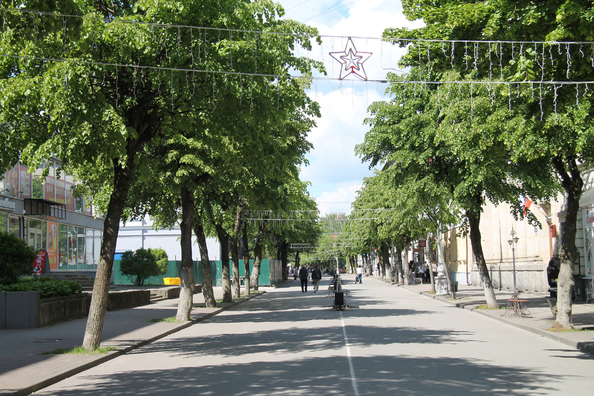 Улица Победы- главный пешеходный променад Советска.