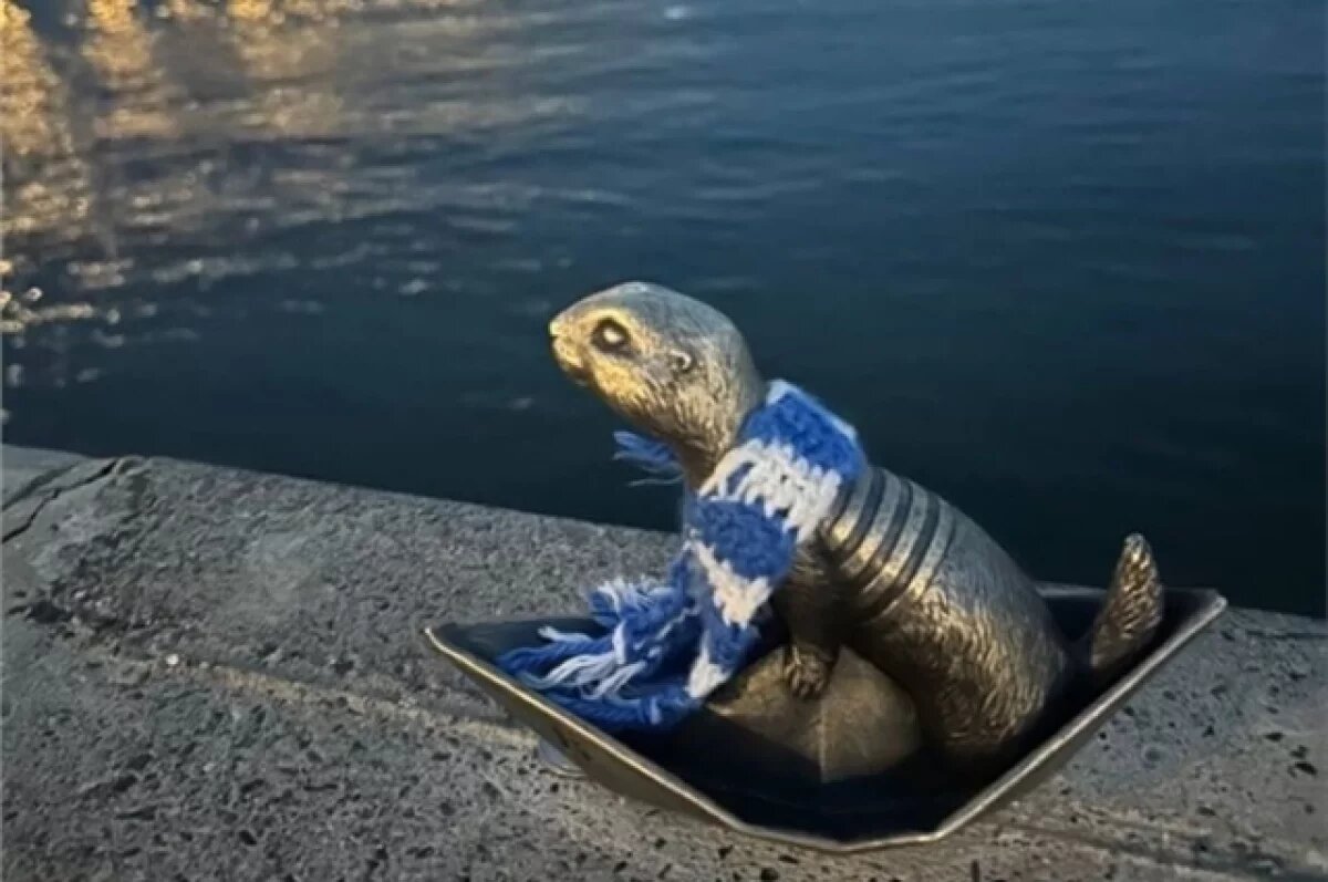    Фигурка суслика-речника.