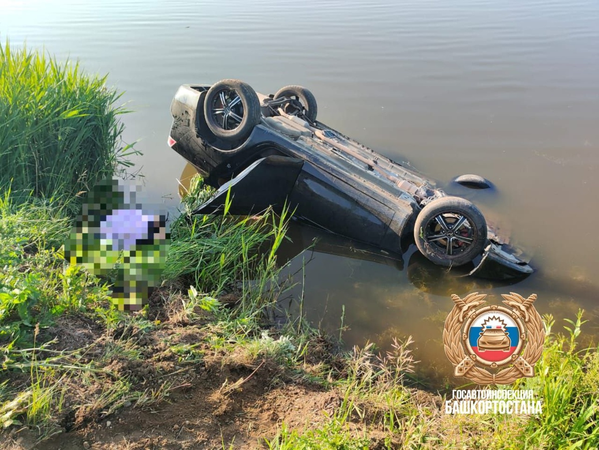    Водитель иномарки опрокинулся в водоем в Кармаскалинском районе Башкортостана