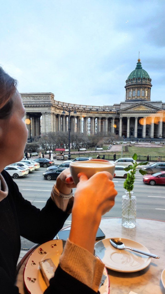 Вид на Казанский собор из кафе Rene