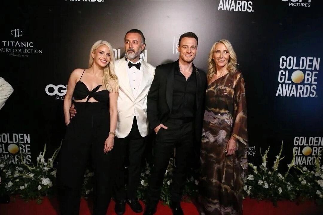 На торжественной церемонии вручения награды «Golden Globe Awards» присутствовали такие известные личности, как Керем Бюрсин, Бюшра Пекин, звезда Голливуда Шерон Стоун, глава совета директоров премии Хелен Хелё и член правления Барбаросс Тапан.