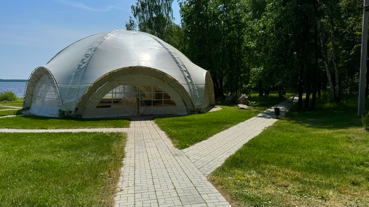 Шатер с лодками