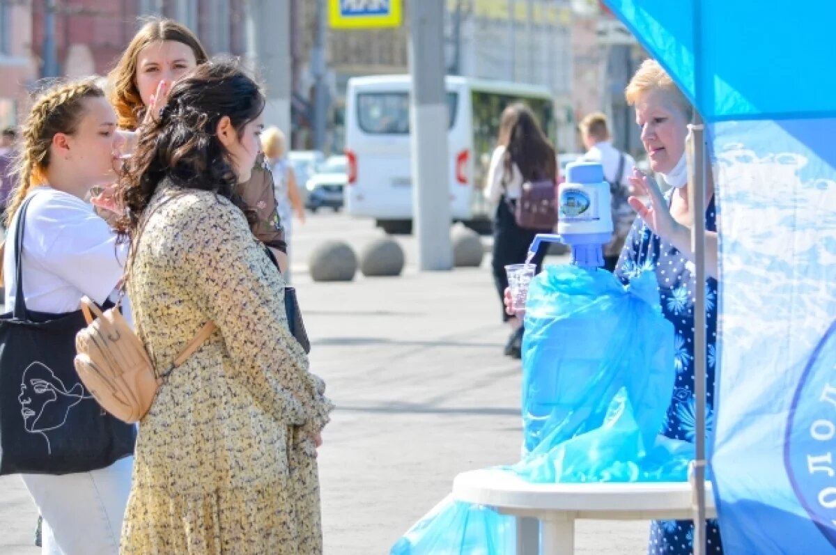    В Туле из-за жары организовали раздачу питьевой воды