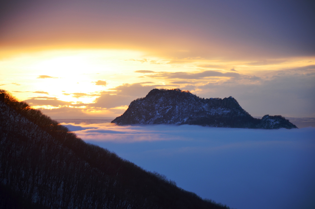 "ЯРКО ТОЛЬКО СОЛНЦЕ!". Огонь закатный  над Развалкой.
