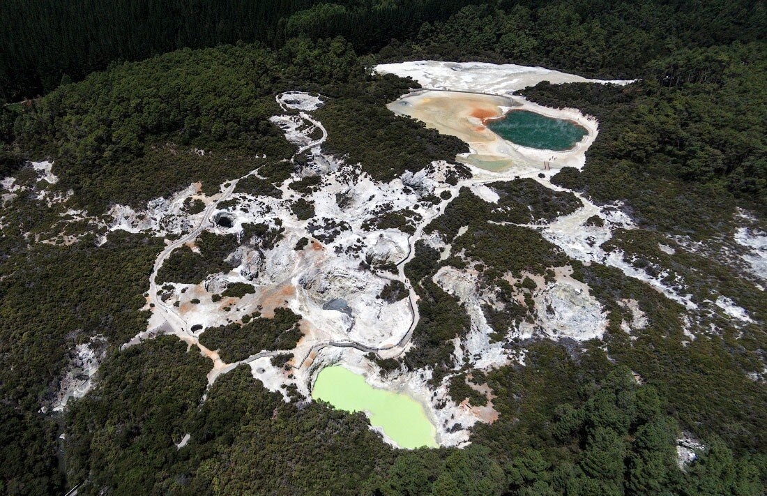 Геотермальный парк с высоты птичьего полёта. Фото с просторов интернета