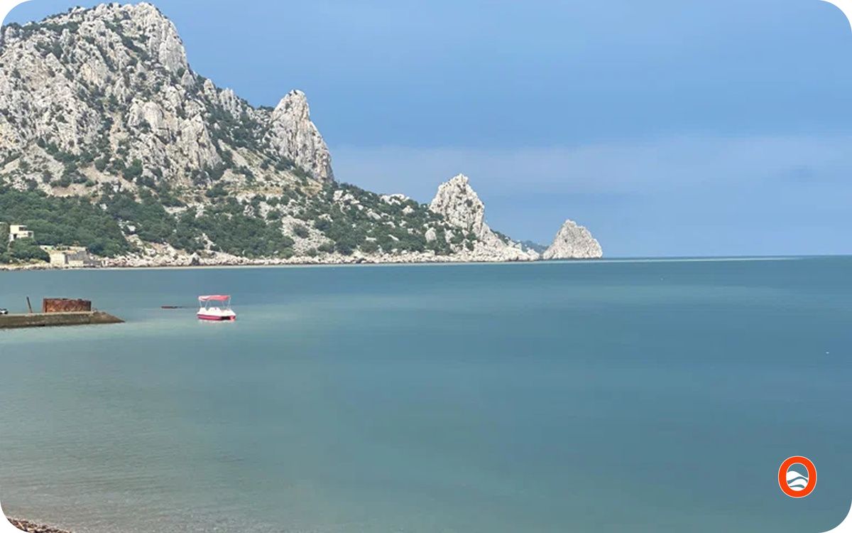 Голубой залив пляж