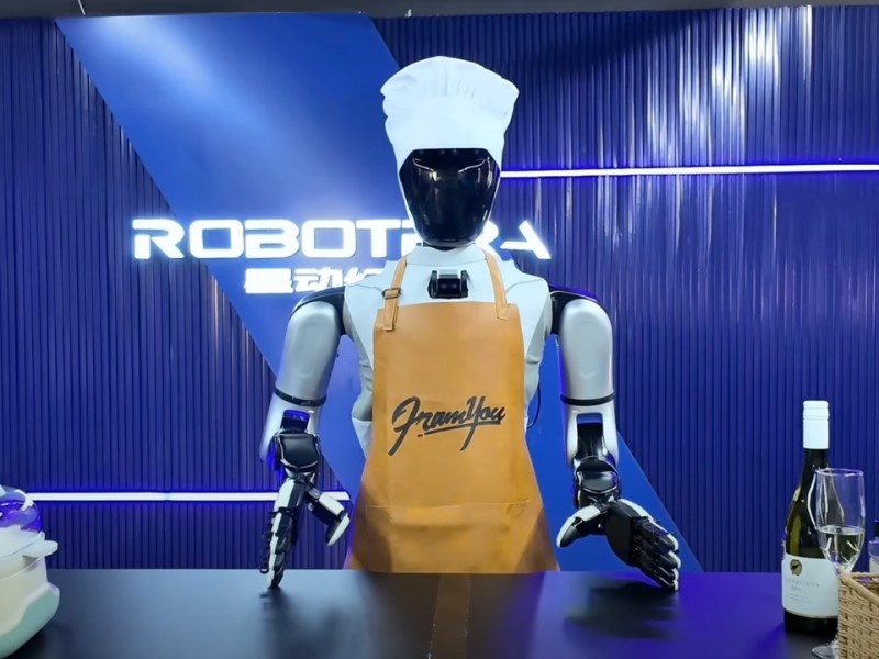    Робот-повар STAR1 умеет готовить пельмени и пользоваться палочками для еды [ВИДЕО]