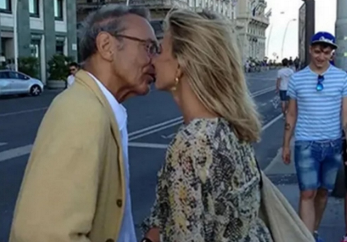 Андрей Кончаловский с Юлией Высоцкой ведут себя как молодожены. Фото: соцсети