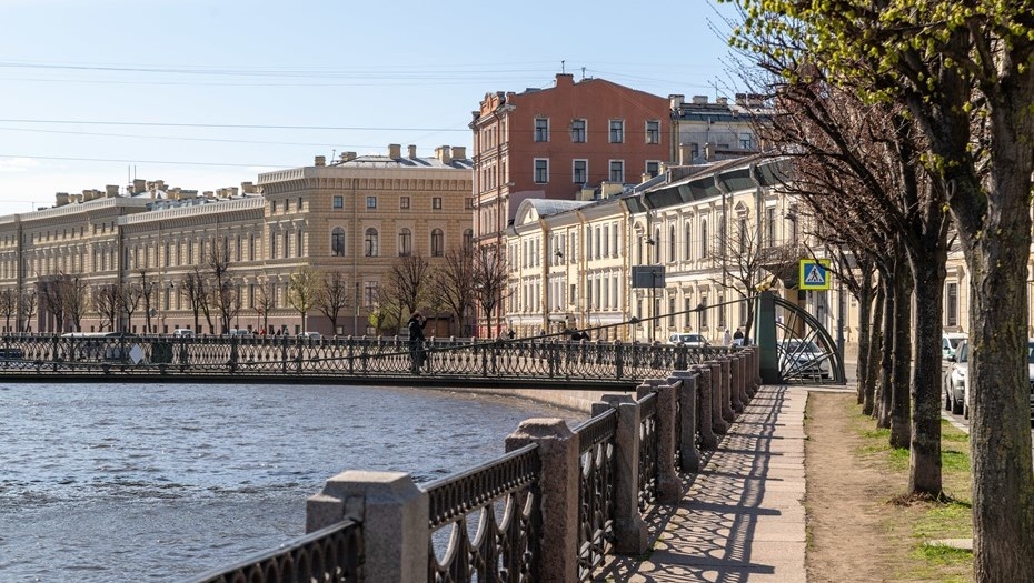    Вид на Почтамтский мост и набережную в Петербурге. Автор фото: Михаил Тихонов / "Деловой Петербург"
