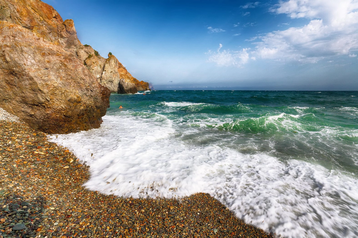 Где лучшие нудистские пляжи Сочи? — читайте в обзоре. Источник: elements.envato.co