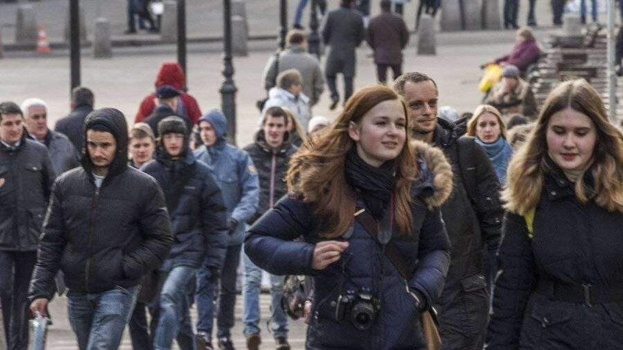 Наши попусту не строят весёлые лица