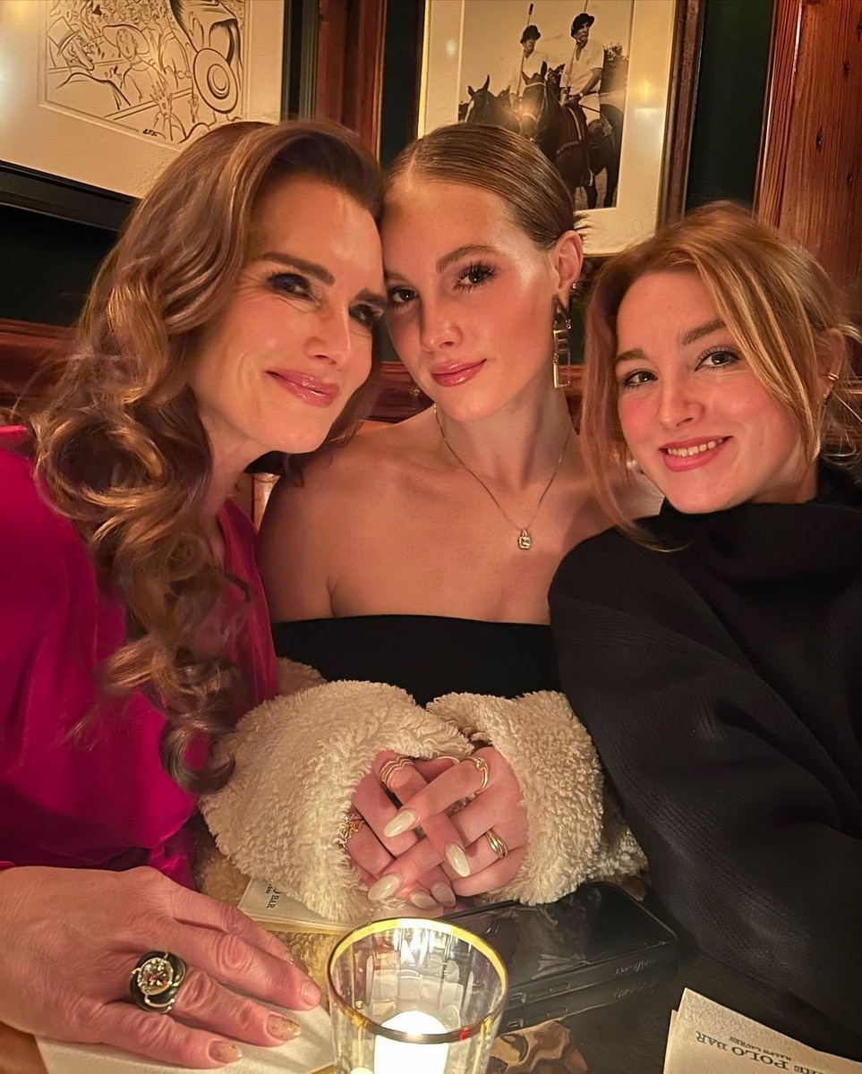    Брук Шилдс с дочерьми