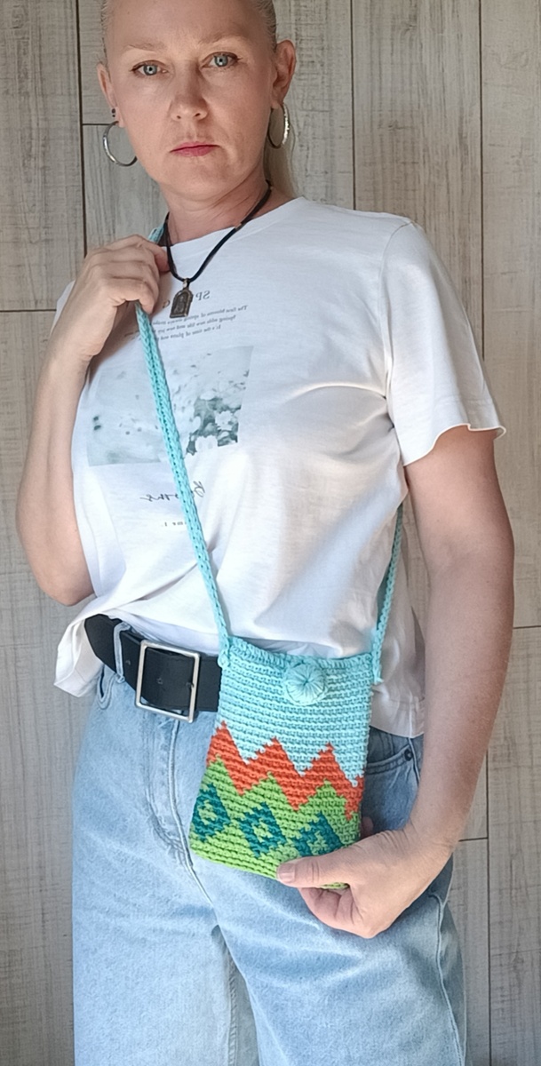 Сумку можно носить через плечо